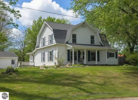 9368 School St, Lake, MI 48632
