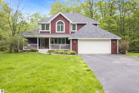 6261 S Westwood Pkwy, Suttons Bay, MI 49682