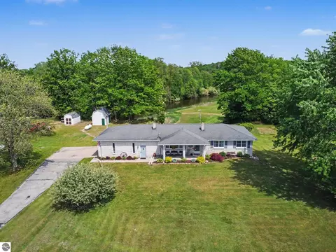 4389 Pine River Rd, Saint Louis, MI 48880