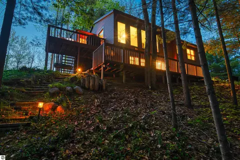 4418 Hampshire Dr, Williamsburg, MI 49690