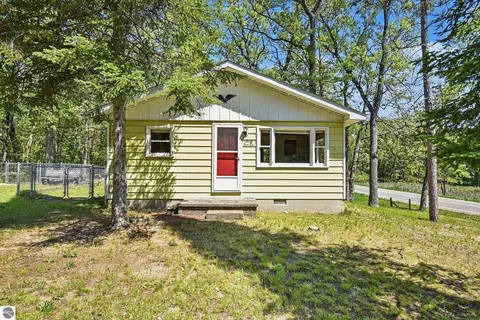 3510 Lillian Dr, National City, MI 48748