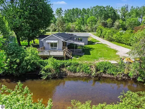 2457 E Ludington Dr, Clare, MI 48617