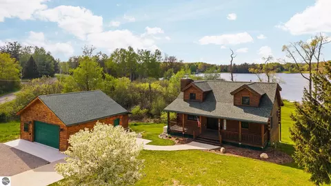 103 Arbutus Dr, Cadillac, MI 49601