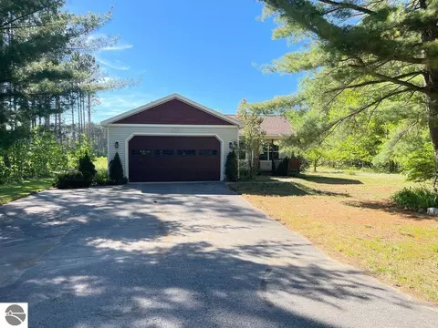 2332 Arthur Ct, Traverse City, MI 49685