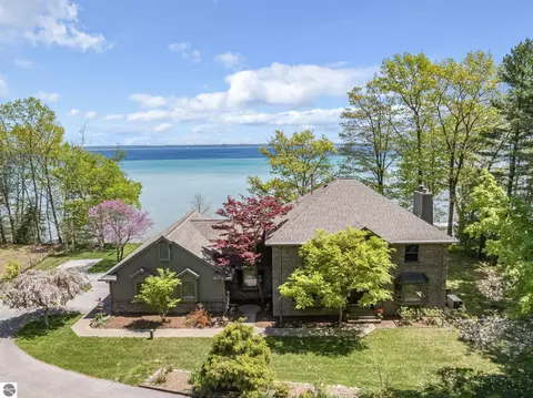 17744 Smokey Hollow Rd, Traverse City, MI 49686