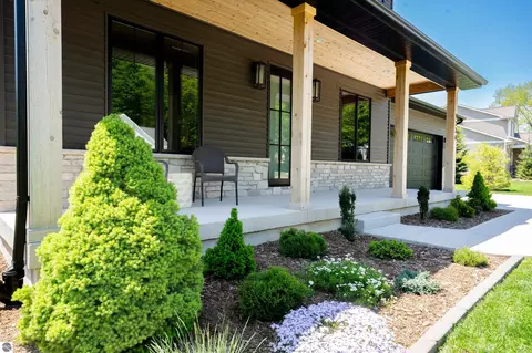 9336 E Summerfield Dr, Traverse City, MI 49684