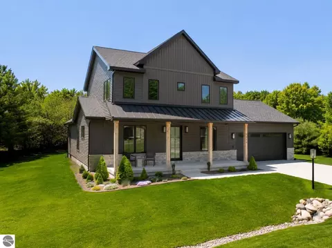 9336 E Summerfield Dr, Traverse City, MI 49684