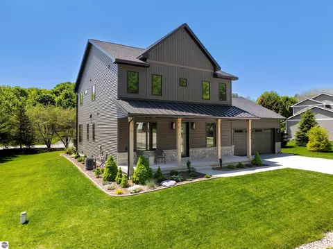 9336 E Summerfield Dr, Traverse City, MI 49684