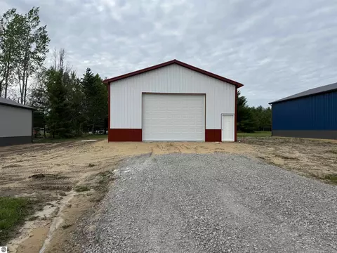 5037 S Branch Rd, Hale, MI 48739