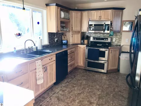 Kitchen - 700 E 702 E Remus Rd, Mount Pleasant, MI 48858 photo 2 of 5