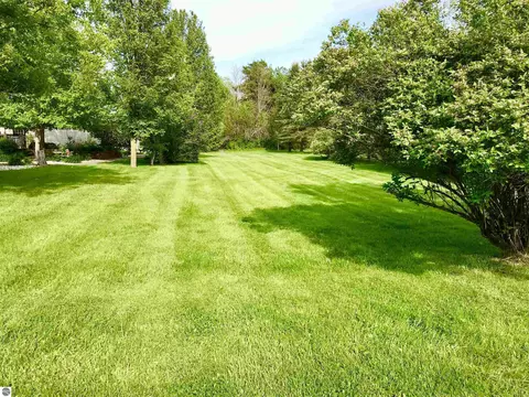 Exterior - 700 E 702 E Remus Rd, Mount Pleasant, MI 48858 photo 25 of 32