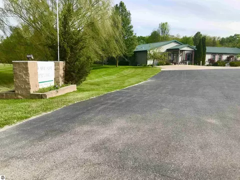 Exterior - 700 E 702 E Remus Rd, Mount Pleasant, MI 48858 photo 32 of 32