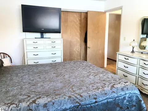 Bedroom - 700 E 702 E Remus Rd, Mount Pleasant, MI 48858 photo 2 of 10