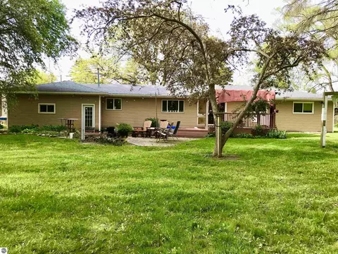 Exterior - 700 E 702 E Remus Rd, Mount Pleasant, MI 48858 photo 9 of 32
