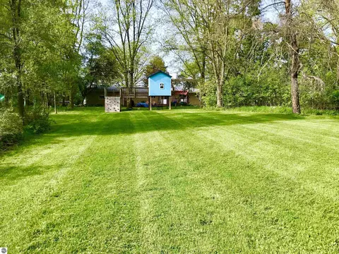 Exterior - 700 E 702 E Remus Rd, Mount Pleasant, MI 48858 photo 10 of 32