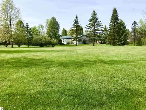 Exterior - 700 E 702 E Remus Rd, Mount Pleasant, MI 48858 photo 28 of 32