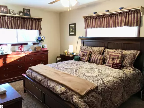 Bedroom - 700 E 702 E Remus Rd, Mount Pleasant, MI 48858 photo 3 of 10
