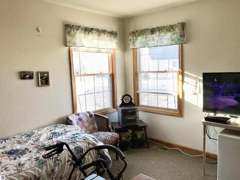 Bedroom - 700 E 702 E Remus Rd, Mount Pleasant, MI 48858 photo 10 of 10