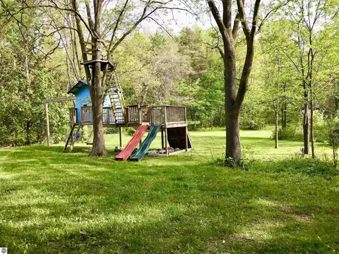 Exterior - 700 E 702 E Remus Rd, Mount Pleasant, MI 48858 photo 7 of 32
