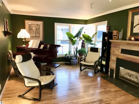 Living - 700 E 702 E Remus Rd, Mount Pleasant, MI 48858 photo 1 of 6