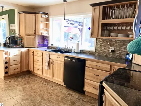 Kitchen - 700 E 702 E Remus Rd, Mount Pleasant, MI 48858 photo 3 of 5