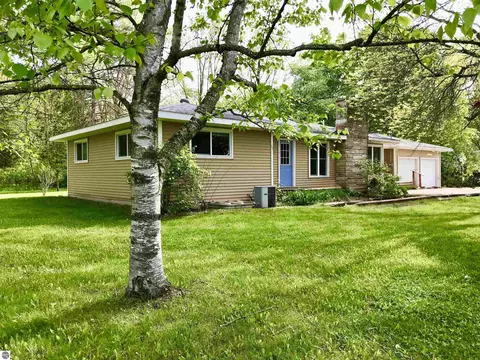 Exterior - 700 E 702 E Remus Rd, Mount Pleasant, MI 48858 photo 13 of 32
