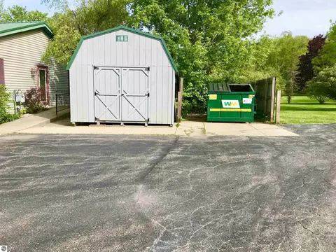 Exterior - 700 E 702 E Remus Rd, Mount Pleasant, MI 48858 photo 23 of 32