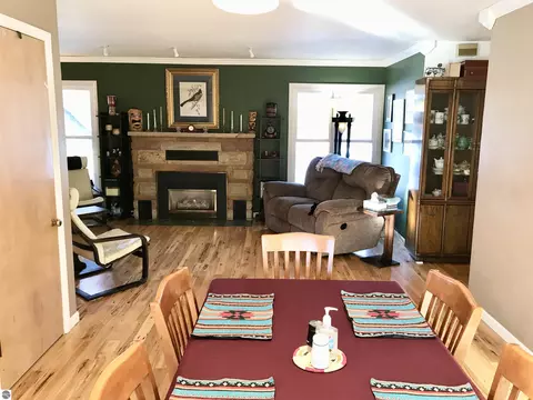 Dining - 700 E 702 E Remus Rd, Mount Pleasant, MI 48858 photo 2 of 3