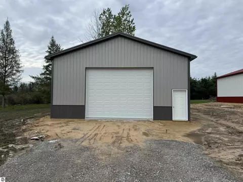 5041 S Branch Rd, Hale, MI 48739