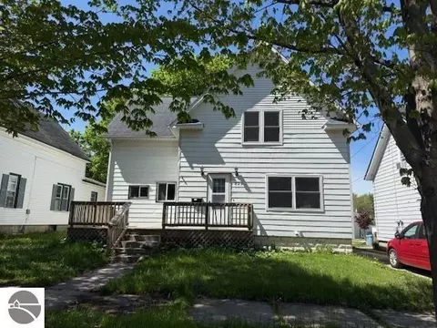 825 Wallace St, Cadillac, MI 49601