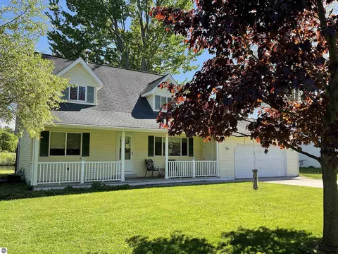 270 Witbeck Dr, Clare, MI 48617