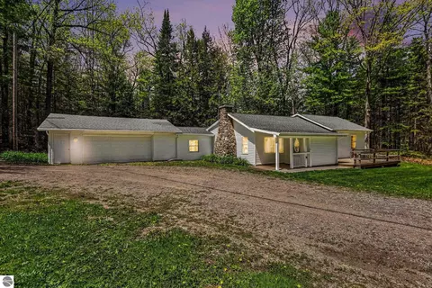 5950 Mark Dr, Hale, MI 48739