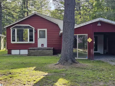 4733 Zella Dr, Hale, MI 48739