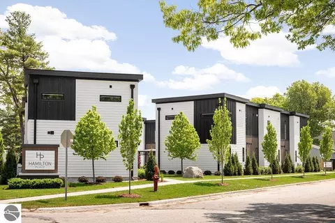 305 Hamilton St, Traverse City, MI 49686