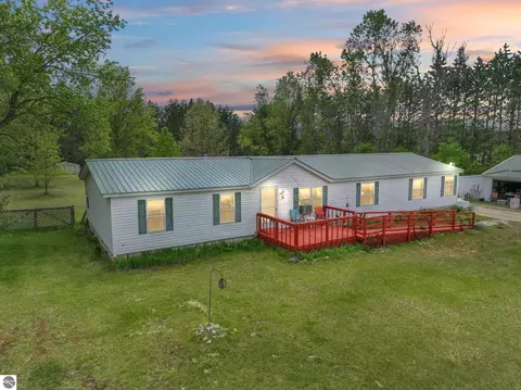 21513 23 Mile Rd, Tustin, MI 49688