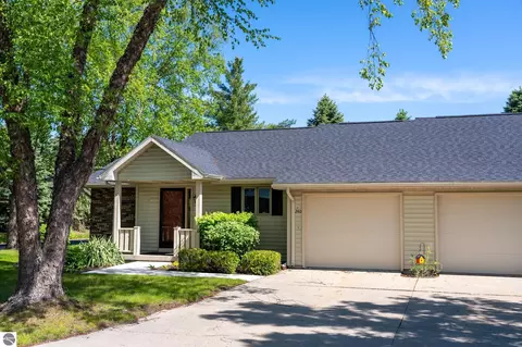 240 Peachwood Ln, Mount Pleasant, MI 48858