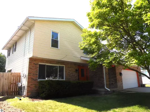 1191 N Frost Dr, Saginaw, MI 48638