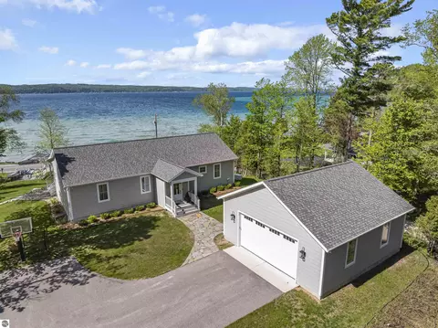 2742 Crystal Dr, Beulah, MI 49617
