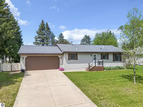 1310 Walnut St, Cadillac, MI 49601