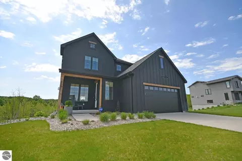 8561 S Olivia Dr, Maple City, MI 49664