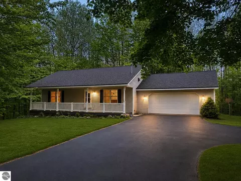 8300 Easy St, Lake Ann, MI 49650