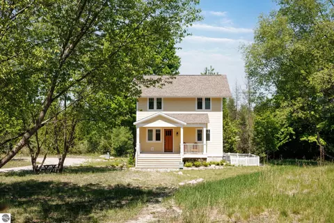 220 W Harbor Hwy, Maple City, MI 49664