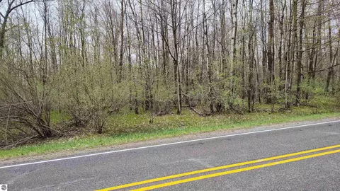 1154 Queensway Dr, Lake Isabella, MI 48893