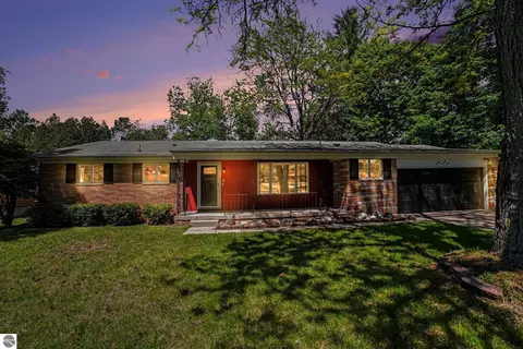 2071 E Ludington Ave, Clare, MI 48617