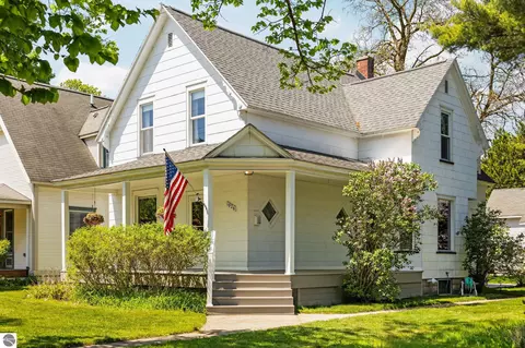 1026 W Front St, Traverse City, MI 49684
