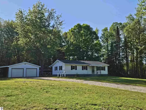 4774 S Lachance Rd, Lake City, MI 49651