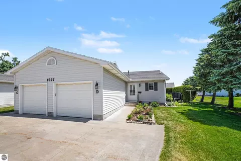 1527 E Gaylord St #D, Mount Pleasant, MI 48858