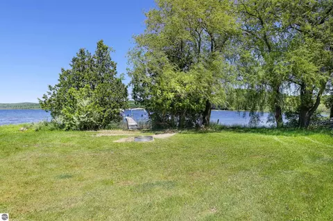 5505 Indian Trl, Frankfort, MI 49635