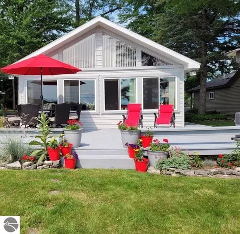 5047 Kokosing Rd, Hale, MI 48739