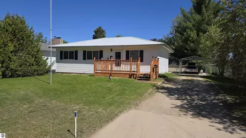 518 W Avenue C, Newberry, MI 49868